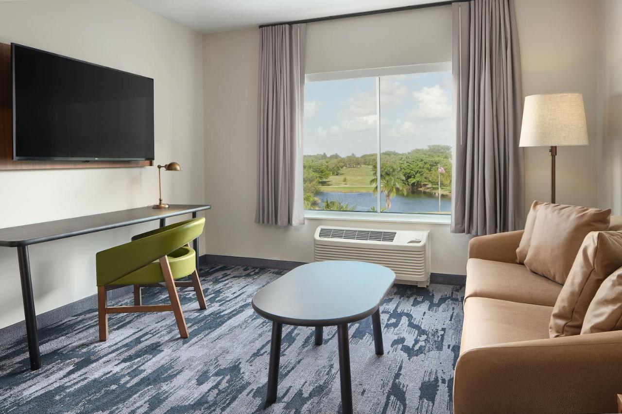 Fairfield Inn & Suites By Marriott Fort Lauderdale Northwest Tamarac Exterior photo