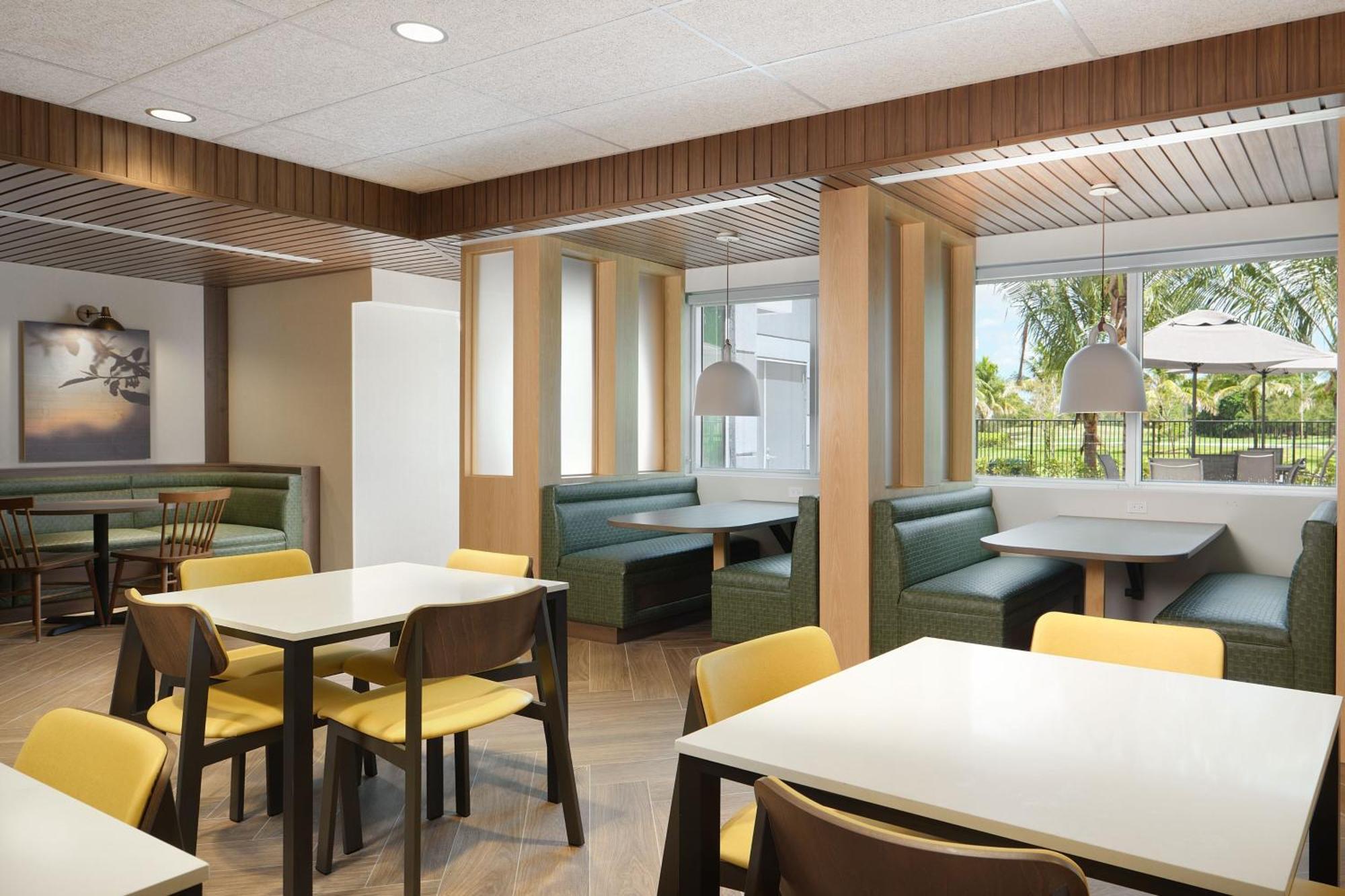 Fairfield Inn & Suites By Marriott Fort Lauderdale Northwest Tamarac Exterior photo
