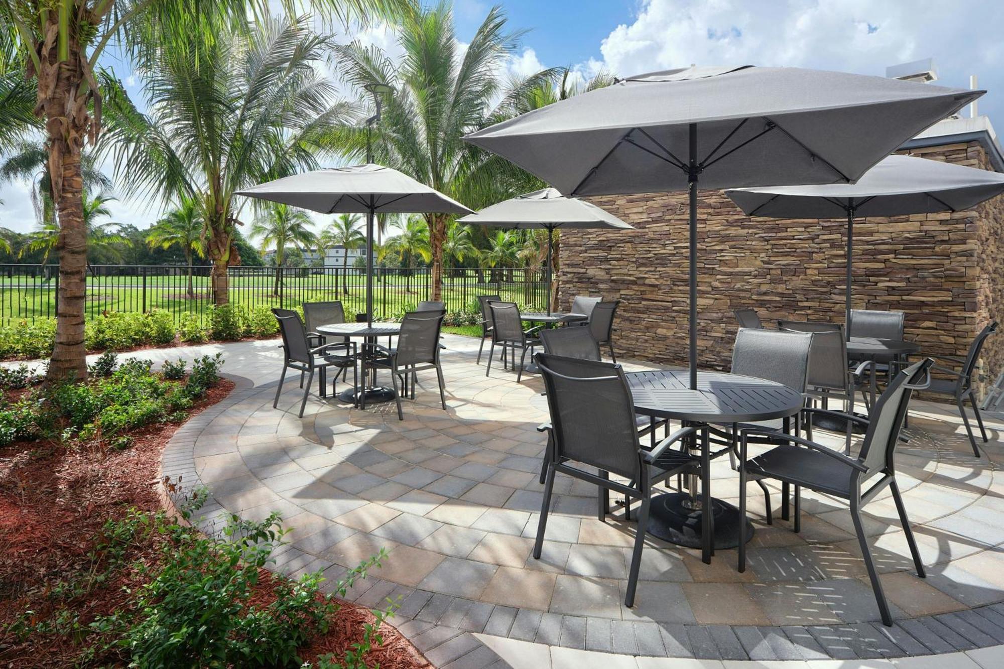 Fairfield Inn & Suites By Marriott Fort Lauderdale Northwest Tamarac Exterior photo